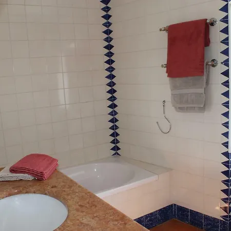 Quinta Do Outeiro Bed & Breakfast *
